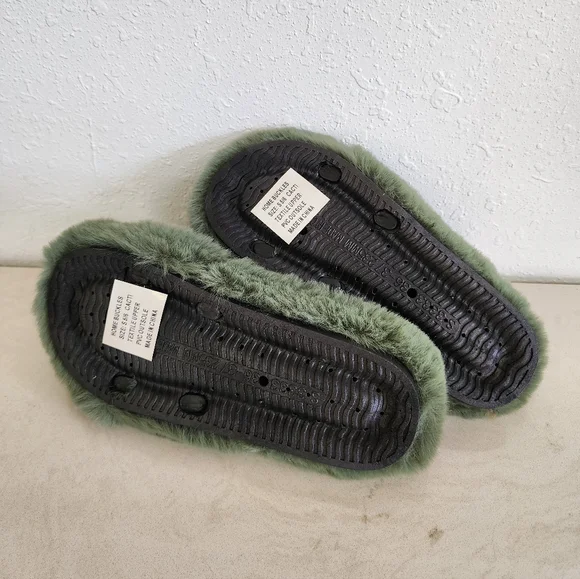 Two Fly Co. NWT Buckle Up Slippers ~ Cacti Green Faux Fur Slippers Western - Picture 7 of 9